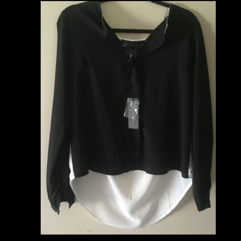 Kardashian Kollection Black & White blouse